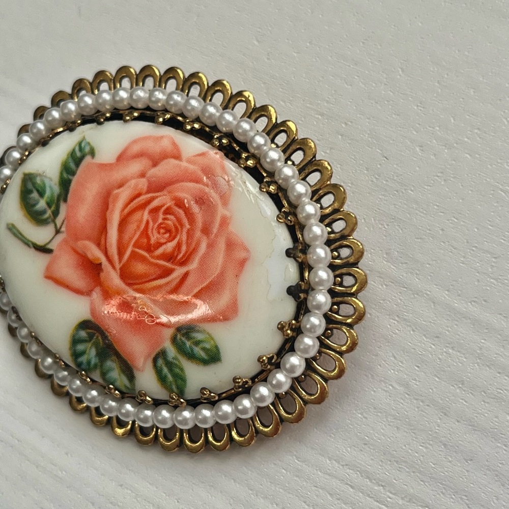 Vintage 1950’s Rose Ceramic Pin Brooch - Picture 5 of 6
